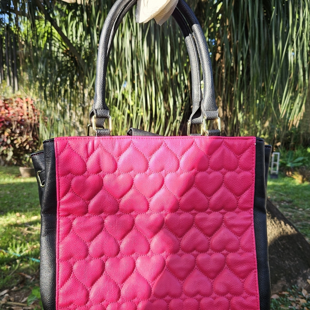🎀Betsey Quilted Hearts Floral Studded Unique Pink & Black Shoulder Bag - EPC🎀 - Picture 4 of 14